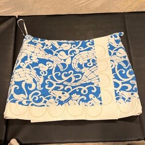 Lilly Pulitzer Women’s Blue And White Alligator Print Skirt skirt size 10 in EUC